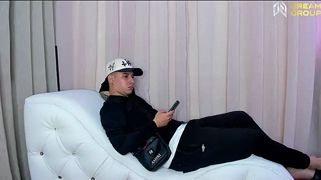 Yourslust  online show from March 2026 01:31:02 PM