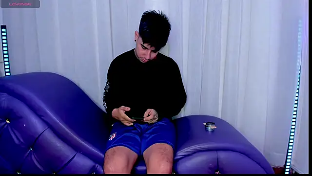 Snapshot of Yourslust_ chatting on November 2025 02:32:01 PM Yourslust online show from November 2025 02:32:01 PM