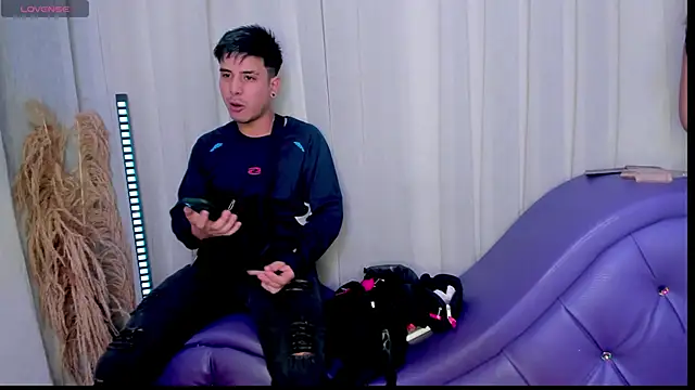 Snapshot of Yourslust_ chatting on December 2025 08:08:02 PM Yourslust online show from December 2025 08:08:02 PM