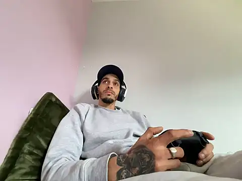 Rebeu313 online show from February 2026 11:00:02 AM