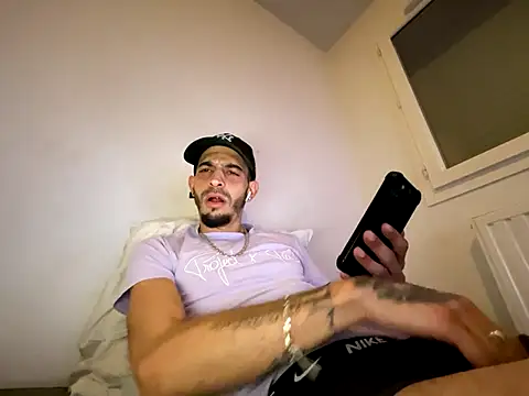 Rebeu313 online show from December 2025 04:57:01 PM