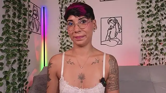 Snapshot of MiaMorgan_ chatting on June 2026 12:43:01 PM MiaMorgan online show from June 2026 12:43:01 PM