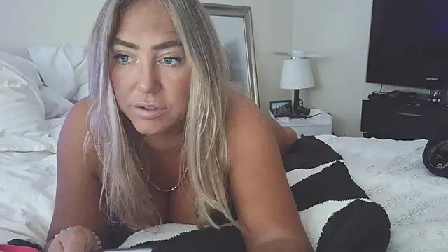 sunshinekisses online show from October 2025 01:12:02 PM