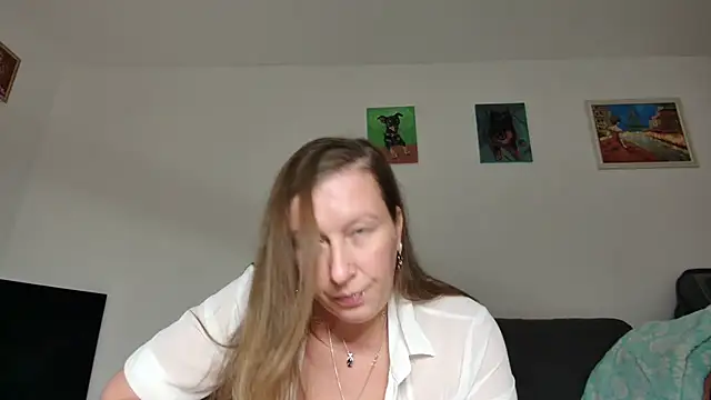 Snapshot of YOUR_ELENA chatting on January 2025 06:39:01 PM YOUR ELENA online show from January 2025 06:39:01 PM