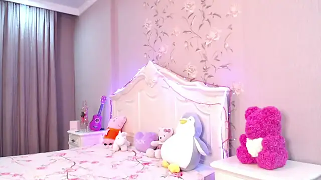 lilianbee online show from April 2026 08:04:01 PM