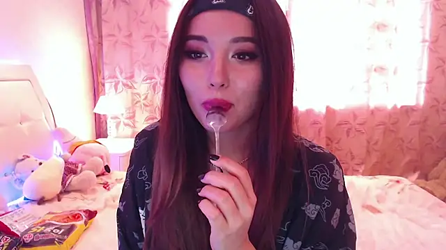 lilianbee online show from May 2026 06:28:02 AM