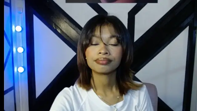 Perla prg online show from March 2026 03:01:02 PM