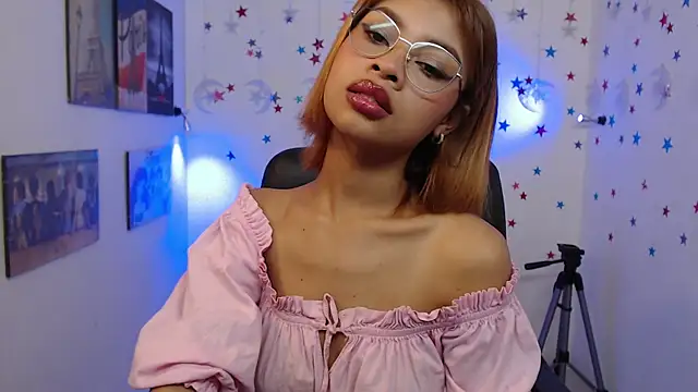 Perla prg online show from March 2025 01:23:02 PM