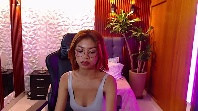 Perla prg online show from February 2025 05:08:01 PM