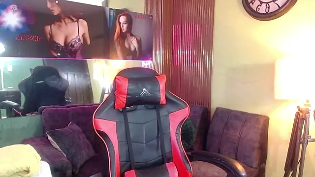 Perla prg online show from September 2025 08:31:01 PM