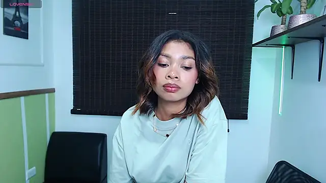 Perla prg online show from March 2026 07:18:01 PM