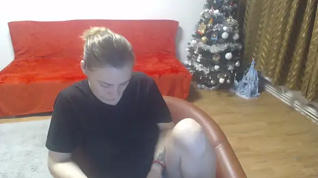 Snapshot of AngelAndDevil92 chatting on December 2024 09:40:02 PM AngelAndDevil92 online show from December 2024 09:40:02 PM