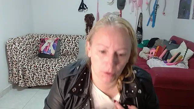 Snapshot of emperabigbootybigass chatting on April 2026 12:23:01 PM emperabigbootybigass online show from April 2026 12:23:01 PM