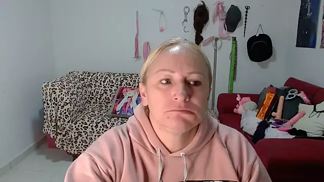 Snapshot of emperabigbootybigass chatting on April 2026 12:39:01 PM emperabigbootybigass online show from April 2026 12:39:01 PM