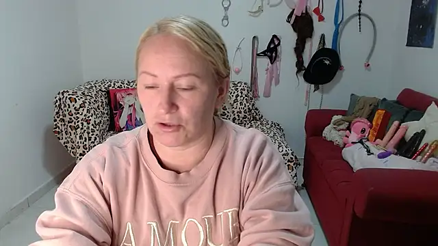 Snapshot of emperabigbootybigass chatting on April 2026 12:28:01 PM emperabigbootybigass online show from April 2026 12:28:01 PM