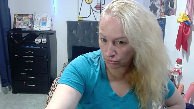 Snapshot of emperabigbootybigass chatting on May 2026 12:33:01 PM emperabigbootybigass online show from May 2026 12:33:01 PM