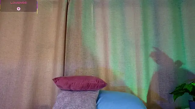 mia bonneett online show from October 2025 04:32:02 PM