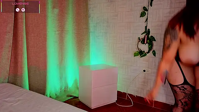 Snapshot of mia_bonneett chatting on February 2026 06:22:01 AM mia bonneett online show from February 2026 06:22:01 AM