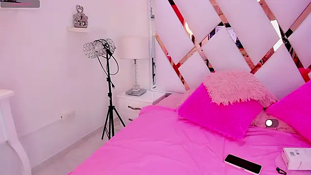 samy  milf online show from October 2025 07:04:01 PM