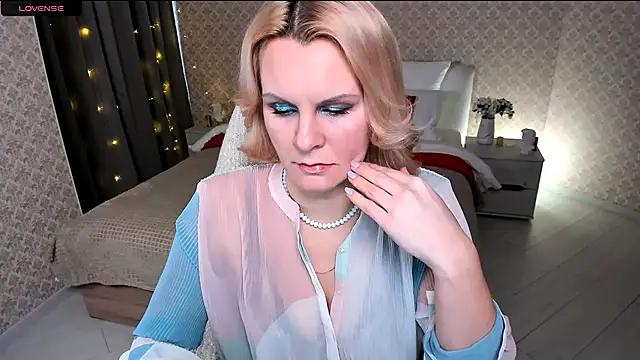 Louisa Bay online show from January 2025 08:18:02 AM