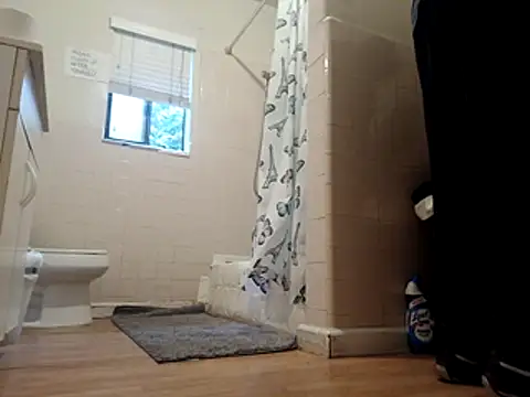 Snapshot of DevinToore chatting on November 2025 06:12:02 PM DevinToore online show from November 2025 06:12:02 PM