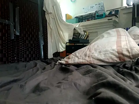 Snapshot of DevinToore chatting on November 2025 07:06:01 PM DevinToore online show from November 2025 07:06:01 PM