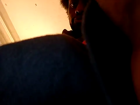 Snapshot of DevinToore chatting on November 2025 02:27:01 AM DevinToore online show from November 2025 02:27:01 AM