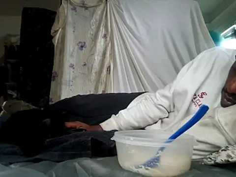 Snapshot of DevinToore chatting on December 2025 06:03:01 PM DevinToore online show from December 2025 06:03:01 PM