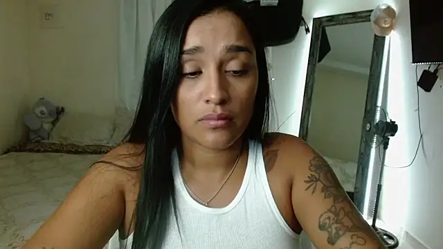 Snapshot of KatalinnaBrown chatting on October 2025 12:12:02 AM KatalinnaBrown online show from October 2025 12:12:02 AM