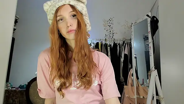 LisaIcon online show from November 2025 06:30:01 PM