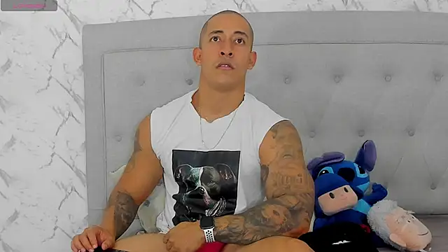 luigiferrara online show from December 2025 10:48:01 PM