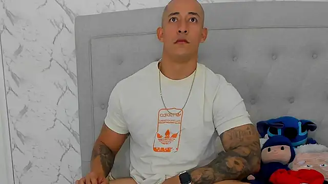 luigiferrara online show from December 2025 10:10:01 PM