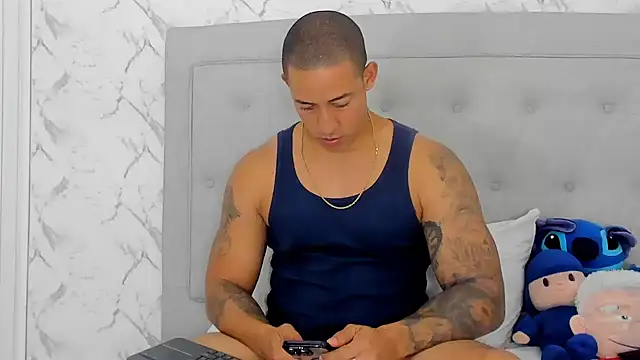 luigiferrara online show from November 2025 08:24:01 PM