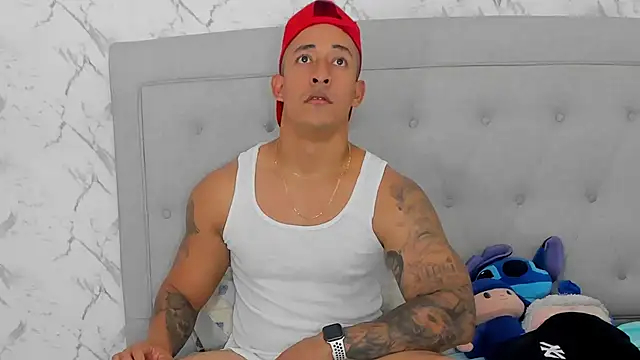 luigiferrara online show from November 2025 09:59:02 PM