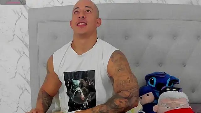 luigiferrara online show from April 2026 09:22:01 PM