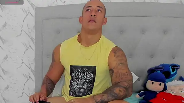 luigiferrara online show from April 2026 07:39:02 PM