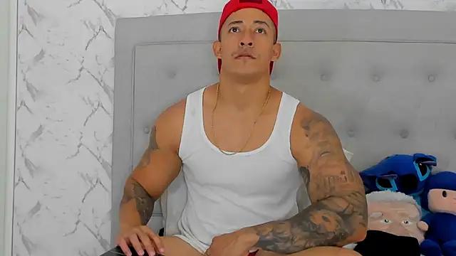 luigiferrara online show from November 2025 09:30:02 PM