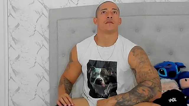 luigiferrara online show from November 2025 09:40:01 PM