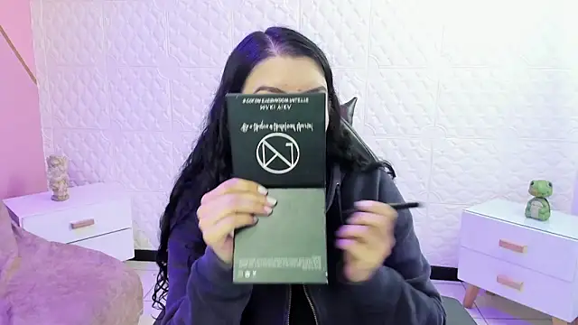 Snapshot of Violetaa_diazz chatting on November 2025 09:19:02 PM Violetaa diazz online show from November 2025 09:19:02 PM