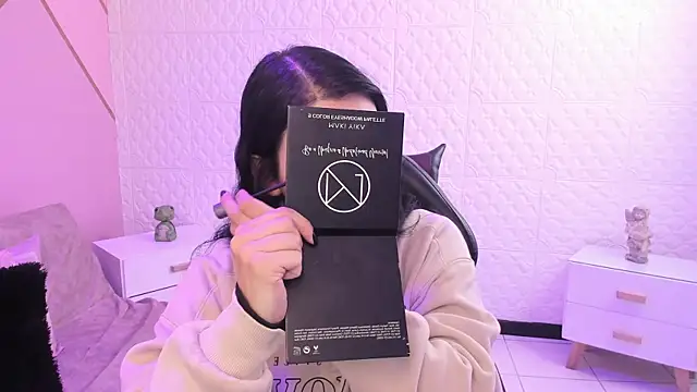 Snapshot of Violetaa_diazz chatting on November 2025 09:15:02 PM Violetaa diazz online show from November 2025 09:15:02 PM