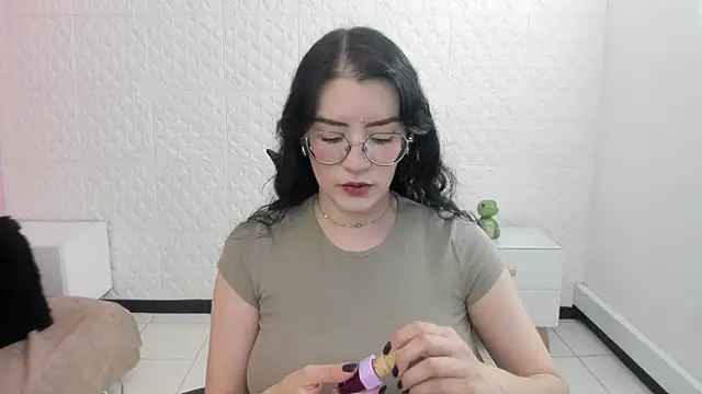 Violetaa diazz online show from April 2026 09:05:01 PM