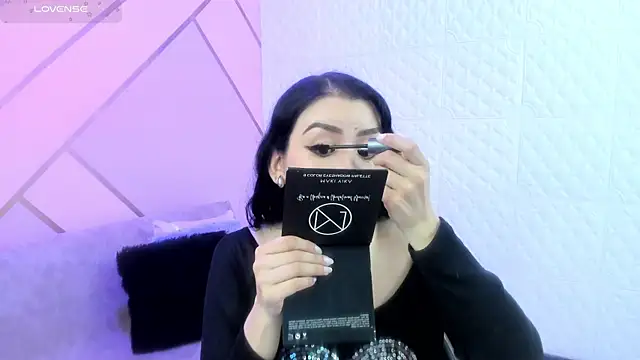 Snapshot of Violetaa_diazz chatting on February 2026 09:14:02 PM Violetaa diazz online show from February 2026 09:14:02 PM