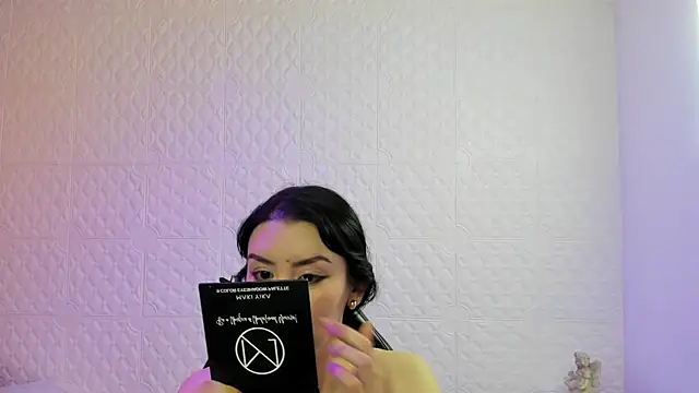 Snapshot of Violetaa_diazz chatting on December 2025 09:17:01 PM Violetaa diazz online show from December 2025 09:17:01 PM