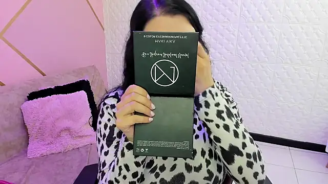 Snapshot of Violetaa_diazz chatting on November 2025 09:08:01 PM Violetaa diazz online show from November 2025 09:08:01 PM