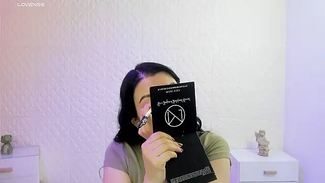 Snapshot of Violetaa_diazz chatting on February 2026 09:10:02 PM Violetaa diazz online show from February 2026 09:10:02 PM