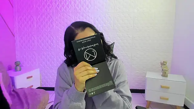 Violetaa diazz online show from March 2026 09:08:01 PM