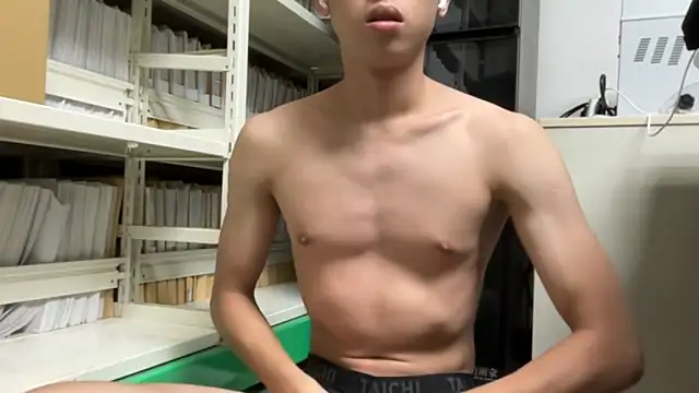 Benson18y online show from November 2025 04:16:01 AM