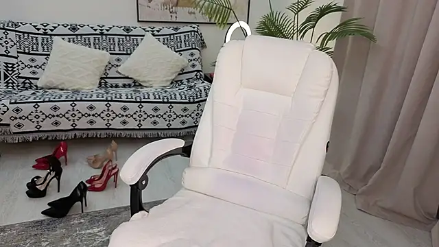 Snapshot of Beylly chatting on May 2026 02:50:01 PM Beylly online show from May 2026 02:50:01 PM