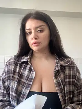 Amberseyes online show from May 2026 12:03:01 PM