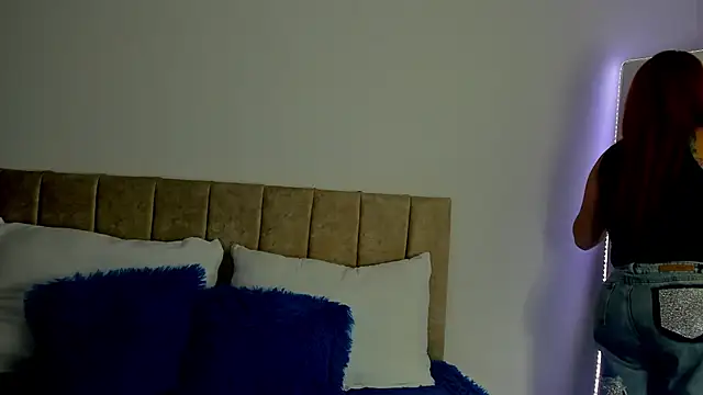 Snapshot of cristalwalker__ chatting on October 2025 12:28:01 PM cristalwalker online show from October 2025 12:28:01 PM